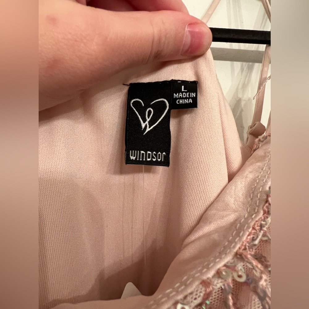 BRAND NEW - NEVER WORN - TAGS STILL ON - SPARKLY SEQUIN WINDOR DRESS SIZE L - Picture 2 of 5
